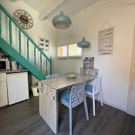 Emeraude -parking- Clim - Pinede - Proche Village Naturiste Appartement *