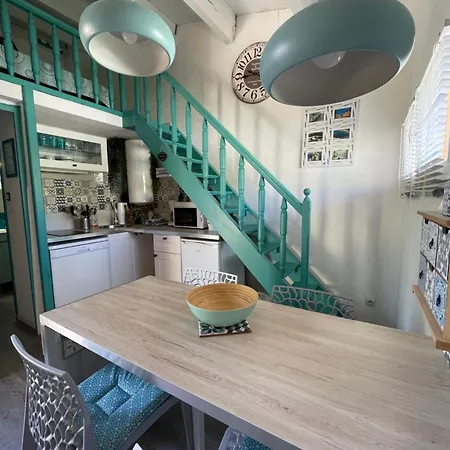 Emeraude -parking- Clim - Pinede - Proche Village Naturiste Appartement *